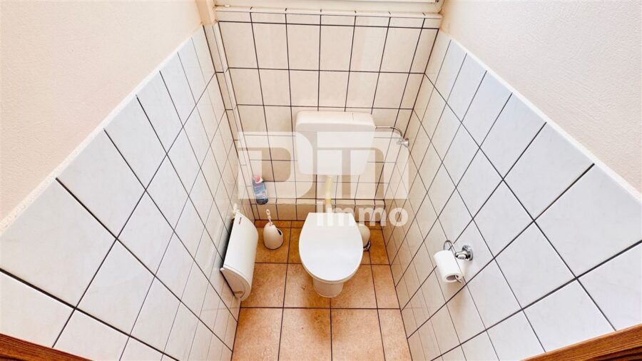 Lager / Produktionshalle mit Büro- und Sozialräumen, Außenflächen + Carport nahe Kassel - Gäste WC